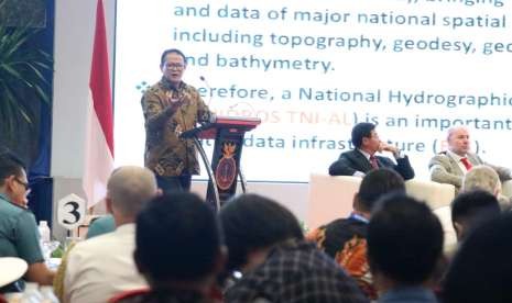 Pakar kelautan dan perikanan, Prof Rokhmin Dahuri memberikan pemaparan pada seminar internasional mengenai hidrografi di Jakarta, Senin (17/9).