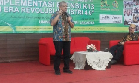 Pakar pendidikan Zulfikri Anas mengisi seminar tentang implementasi esensi Kurikulum 2013 di era industri 4.0.