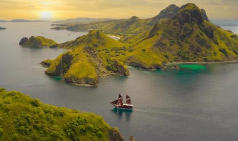 Wisata Labuan Bajo (ilustrasi). PT Jasa Raharja (Persero) turut berperan dalam memberikan keamanan dan kenyamanan para turis yang menggunakan jasa wisata kapal pinisi di Labuan Bajo.