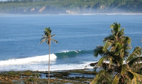 Pantai Pelabuhan Ratu, Sukabumi, Jawa Barat.