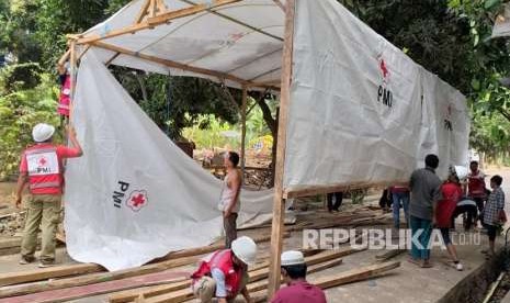 Palang Merah Indonesia (PMI) menginisiasi sekolah darurat bagi korban gempa bumi di Lombok, Nusa Tenggara Barat (NTB).