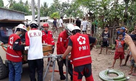 Palang Merah Indonesia (PMI) mengirimkan alat penjernih air atau //Water Treatment Plant// untuk memenuhi  ketersedian Layanan air bersih bagi para pengungsi yang terdampak Gempa Lombok Nusa Tenggara Barat (NTB).