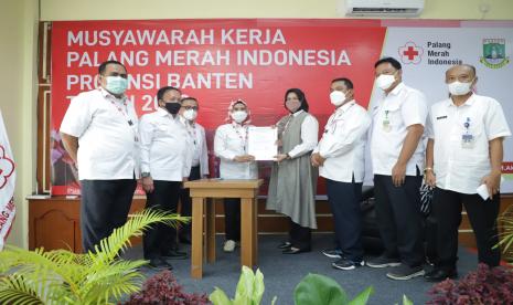 Palang Merah Indonesia (PMI) Provinsi Banten dinilai pengurus pusat sebagai salah satu organisasi tingkat provinsi terbaik di Indonesia. Bahkan sejumlah potensi dan capaian kinerja disampaikan Ketua PMI Banten Ratu Tatu Chasanah saat Musyawarah Kerja (Muker) Tahun 2022, Rabu (26/1/2022). 