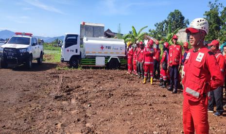 Palang Merah Indonesia (PMI) siagakan ratusan relawan selama enam bulan untuk penanganan tanggap darurat hingga pemulihan pasca bencana gempa bumi di Kabupaten Cianjur. Ketua DPD LaNyalla mendorong materi penyelamatan kebencanaan masuk kurikulum khusus.