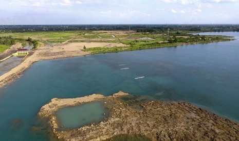 PALEMBANG -- Foto udara lokasi pembangunan sirkuit MotoGP di kawasan Jakabaring Sport City (JSC) Palembang, Sumatera Selatan, Jumat (13/1). 