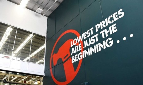 Paling sedikit satu toko Bunnings di Melbourne melarang beberapa tukang bangunan untuk belanja di sana.