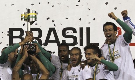 Palmeiras soccer players celebrate after winning the Copa Brasil against Coritiba, in Curitiba