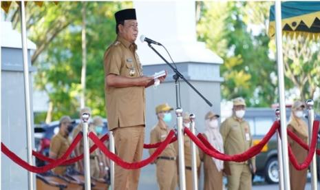 Paman Birin saat menjadi pembina apel gabungan di halaman kantor Setda Prov Kalsel, Banjarbaru, Senin (6/6/2022) pagi.