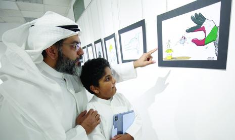 Pameran karikatur oleh Kuwait Cartoon Society sebagai bentuk dukungan pada Palestina atas kekerasan yang terjadi di Masjid Al Aqsa oleh Israel, Jumat (22/4/2022). Karikaturis Kuwait Pamerkan Karyanya Lambang Solidaritas dengan Palestina