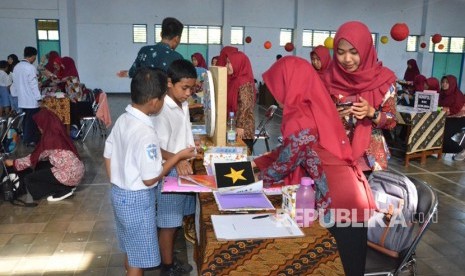  Pameran Pakarmuny yang dilaksanakan Jurusan PGSD Fakultas Ilmu  Pendidikan Universitas Negeri Yogyakarta (UNY) di Kampus UNY Wates.