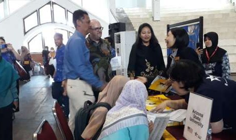 Pameran Pendidikan Pasca Sarjana Tahunan Education USA yang keempat di Universitas Muhammadiyah Malang (UMM), Kamis (13/9).