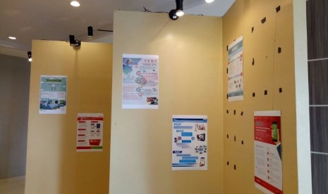 Pameran poster kreativitas mahasiswa STMIK Nusa Mandiri.