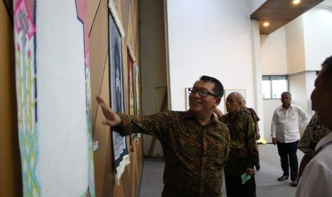  Pameran Sajadah Imaji Indonesia yang digelar Lembaga Kebudayaan Embun Kalimasada di Auditorium Yayasan Badan Wakaf Universitas Islam Indonesia (YBW-UII). 