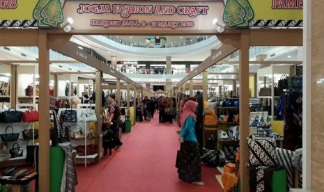 Pameran seni dan kriya.