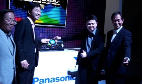 Panasonic merilis audio model terbaru yakni MAX SERIES 201 dan UA7 untuk kalangan menengah atas, Jumat (9/9).