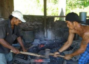 Pande besi kini menjadi pekerjaan yang langka.