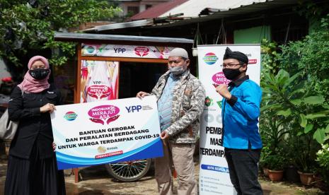 Pandemi Covid-19 semakin meningkat, pandemi yang berkepanjangan telah menyebabkan daya ekonomi masyarakat melemah, namun di sisi lain kebutuhan hidup terus meningkat. Dampak pandemi Covid-19 yang berkepanjangan akhirnya membuat sejumlah sektor ekonomi lumpuh, bahkan hanya sebatas untuk memenuhi kebutuhan hidup tanpa memikirkan modal kembali, salah satu dampak dirasakan pelaku Usaha Mikro Kecil dan Menengah (UMKM) seperti pelaku usaha mie ayam.