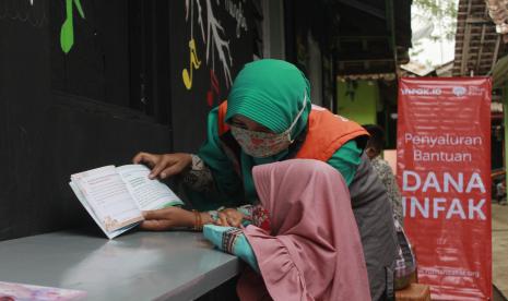 Pandemi masih belum berakhir, anak-anak sekolah juga masih belajar dengan metode pembelajaran jarak jauh (PJJ) sehingga sebagian besar anak melakukan aktivitas dirumah. Namun di kondisi tersebut, Rumah Baca Omah Bening yang ada di Desa Bojanegara tetap konsisten untuk terus mengajak anak-anak untuk gemar membaca. 