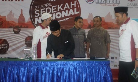 Pandu Express menandatangani kerja sama penyaluran zakat dengan Ustadz Yusuf Mansur