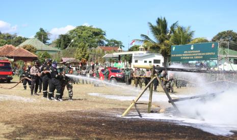 Pangdam III/Siliwangi Mayjen TNI Nugroho Budi Wiryanto didampingi Danrem 063/Sgj Kolonel Inf Elkines Villando kunjungi Kodim 0615/kuningan, Kamis (30/7), dalam rangka menyaksikan demonstrasi penanggulangan kebakaran hutan dan lahan (Karhutla) yang dilaksanakan di Komplek Makodim 0615/Kuningan.