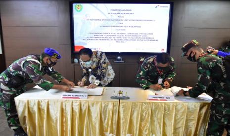 Pangdam) III/Siliwangi Mayor Jenderal (Mayjen) TNI Nugroho Budi Wiryanto, melaksanakan penandatanganan MOU dengan PT Petamina (Persero) Referinery Unit VI Balongan Indramayu.