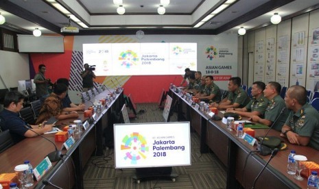 Pangdam Jaya/Jayakarta, Mayjen TNI Joni Supriyanto mengunjungi markas Indonesia Asia Games Organizing Committee (Inasgoc) pada Jumat (4/5).