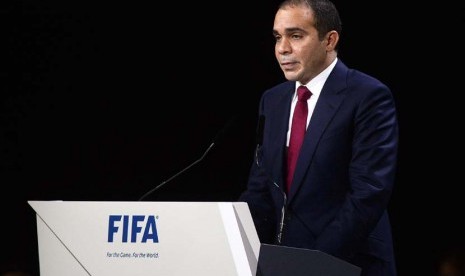 Pangeran Ali bin Al Hussein menyampaikan pidato saat Kongres FIFA ke-65 di Hallenstadion, Zurich, Swiss, Jumat (29/5). 