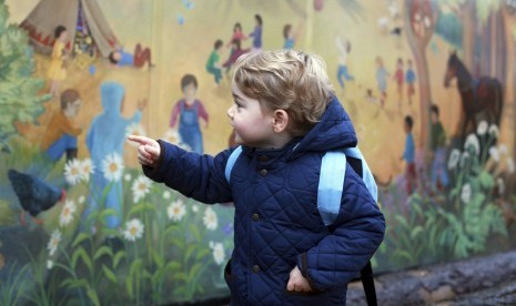 Pangeran George di hari pertamanya sekolah dalam foto jepretan Duchess of Cambridge Kate Middleton.