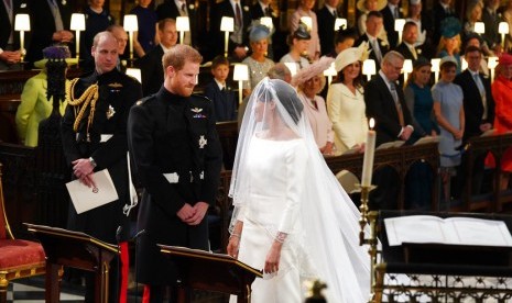 Pangeran Harry dan Meghan Markle sesaat sebelum mengikat janji suci di Kapel St George, Windsor, Inggris, (19/5).