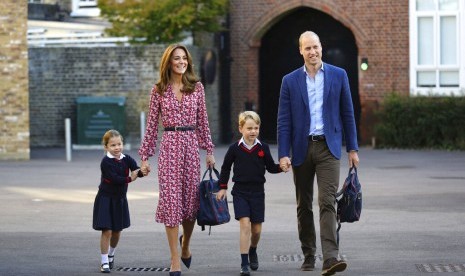 Pangeran William dan Kate Middleton menemani anak-anaknya Pangeran George dan Putri Charlotte di hari pertama sekolah, Kamis (5/9/2019). George dan Charlotte sudah kembali sekolah tatap muka. 