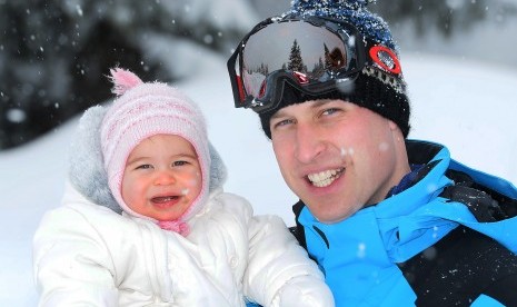 Pangeran William dan Putri Charlotte saat liburan di French Alps, beberapa waktu lalu.