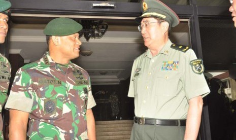 Pangkostrad Letjen Gatot Nurmantyo menerima pimpinan NDU of China