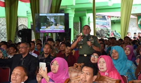  Pangkostrad Letnan Jenderal TNI Edy Rahmayadi memberikan kuliah umum di Kampus Universitas Islam Sumatera Utara (UISU), Medan. Sabtu (22/4).