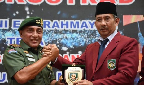  Pangkostrad Letnan Jenderal TNI Edy Rahmayadi memberikan kuliah umum di Kampus Universitas Islam Sumatera Utara (UISU), Medan. Sabtu (22/4).