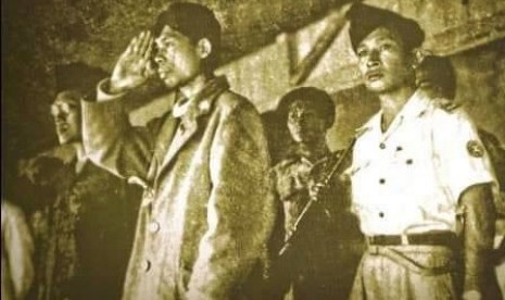 Dokumen 28 Mei 1946: Amanat Jihad Muhammadiyah (1). Panglima Besar Jendral Sudirman bersama Letkol Suharto di masa perang kemerdekaan.