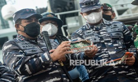 Panglima Koarmada I Laksmana Muda TNI AL Abdul Rasyid (kiri)