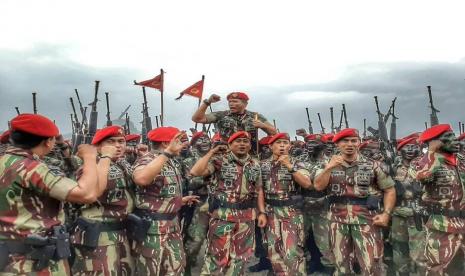 Panglima Kodam (Pangdam) XVIII/Kasuari, Mayjen I Nyoman Cantiasa saat menjadi Danjen Kopassus.