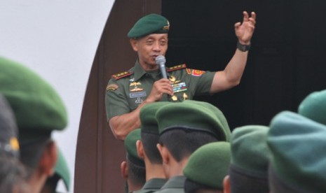 Panglima Kostrad Letjen TNI Mulyono