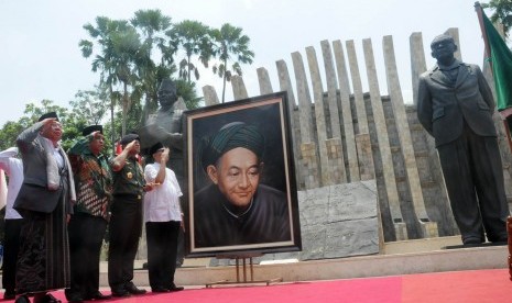 Panglima TNI Gatot Nurmantyo (kedua kiri)