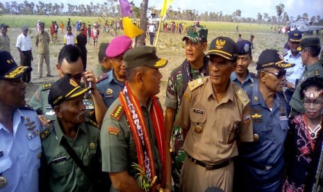   Panglima TNI Gatot Nurmantyo kunjungi Satuan TNI di Wilayah Timur Indonesia. 