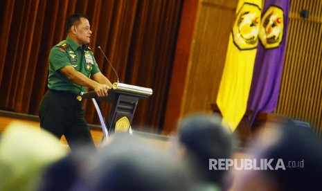 Panglima TNI Jederal TNI Gatot Nurmantyo menyampaikan materi pada Seminar Nasional 