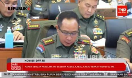 Panglima TNI Jenderal Agus Subiyanto menghadiri rapat bersama Komisi I DPR RI di Kompleks Parlemen, Senayan, Jakarta Pusat pada Kamis (13/3/2025).