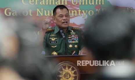 Panglima TNI Jenderal Gatot Nurmantyo berpidato dalam diskusi akhir tahun Ikatan Mahasiswa Muhammadiyah (IMM), Jakarta, Rabu (28/12).