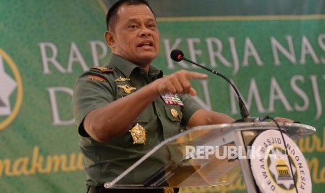  Panglima TNI Jenderal Gatot Nurmantyo berpidato di hari terakhir Rakernas II PP Dewan Masjid Indonesia (DMI), Jakarta, Rabu (7/12).