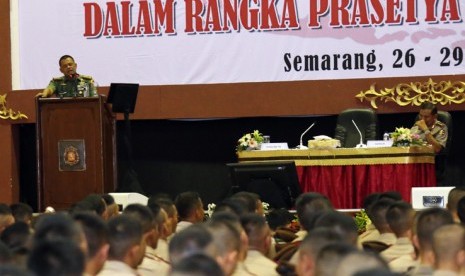 Panglima TNI Jenderal Gatot Nurmantyo bersama Kapolri Jenderal Badrodin Haiti.