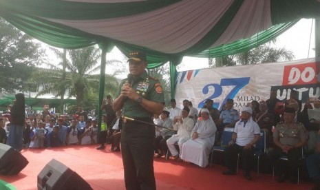  Panglima TNI Jenderal Gatot Nurmantyo menghadiri milad ke-27 tahun Pondok Pesantren Daarut Tauhid (DT) Bandung, Sabtu (18/11).