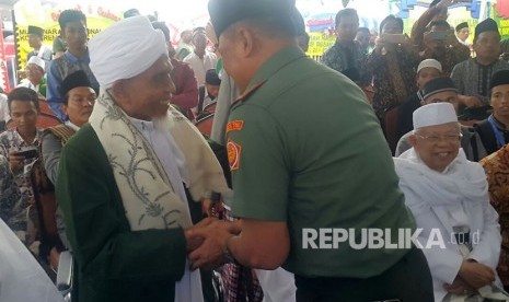 Panglima TNI Jenderal Gatot Nurmantyo menghadiri Musyawarah Nasional (Munas) Alim Ulama Konferensi Besar Nahdlatul Ulama (NU) dengan tema “Memperkokoh Nilai Kebangsaan Melalui Gerakan Deradikalisasi dan Penguatan Ekonomi Warga”,  Kamis (23/11).   