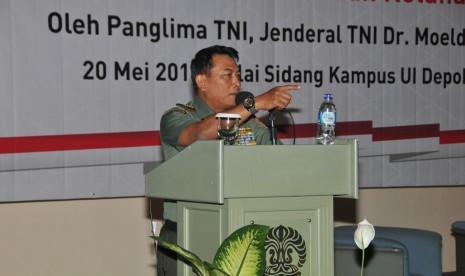 Panglima TNI Jenderal Moeldoko beri kuliah umum di UI, Depok, Selasa (20/5).