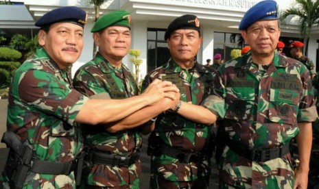 Panglima TNI Jenderal Moeldoko bersama tiga kepala staf di Mabes AD, Selasa (22/7).