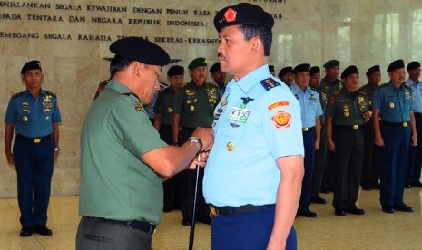 Panglima TNI Jenderal Moeldoko dan Kasum TNI Marsekal Madya Dede Rusamsi.